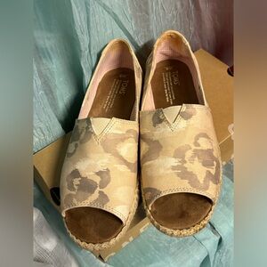 Toms open toe- size 8